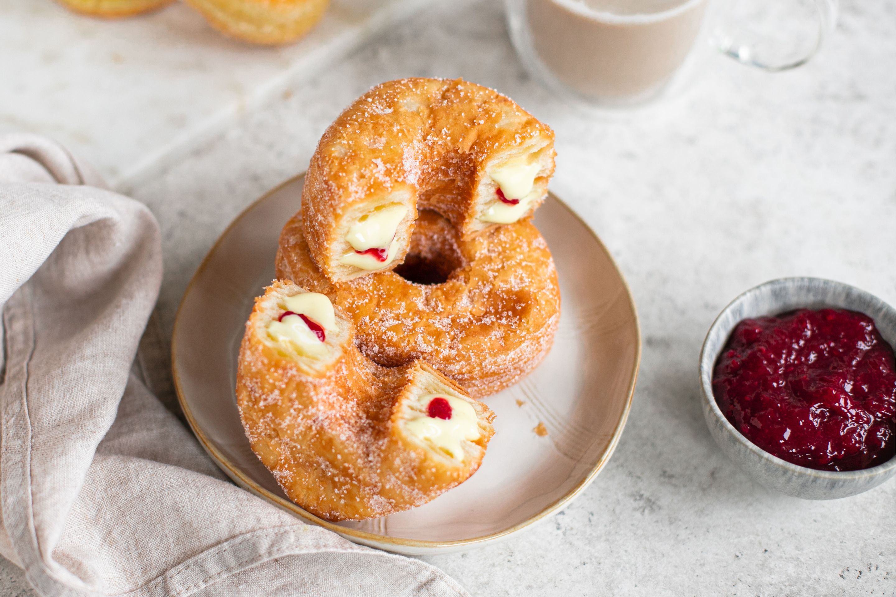 Gyors Cronut vaníliakrémmel és málnával